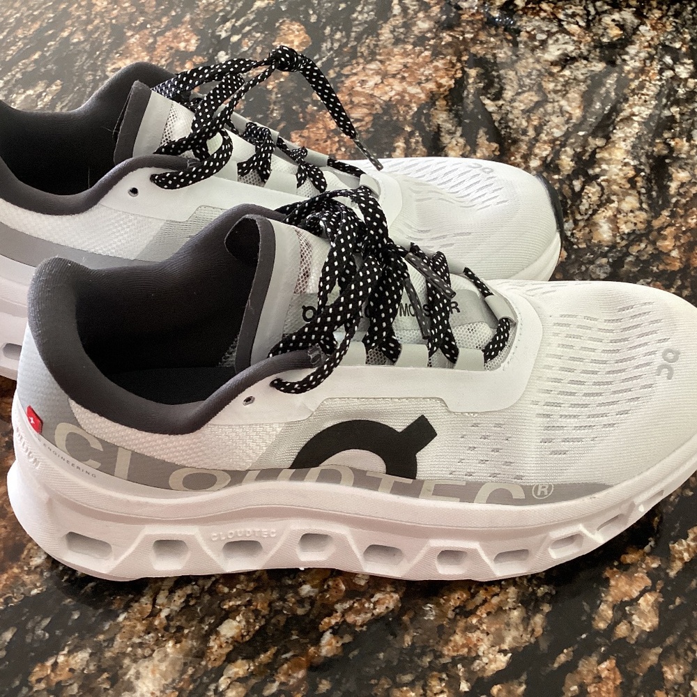 On Running Women On Cloudmonster 2 Shoes